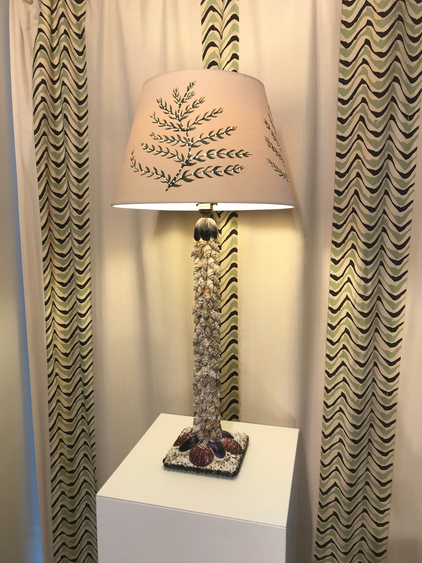 Shell table lamp